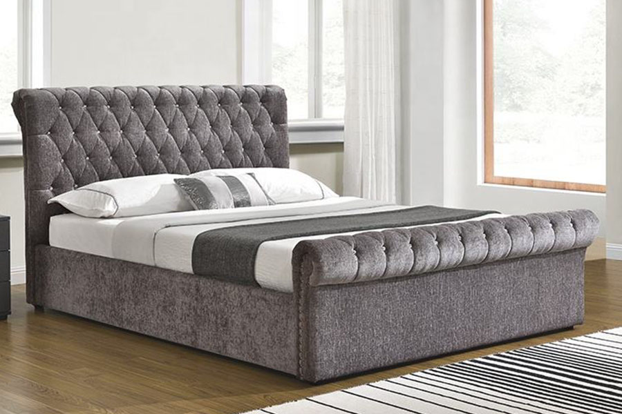 Łóżko ze schowkiem Chesterfield z kruszonego aksamitu i kryształu 1153G